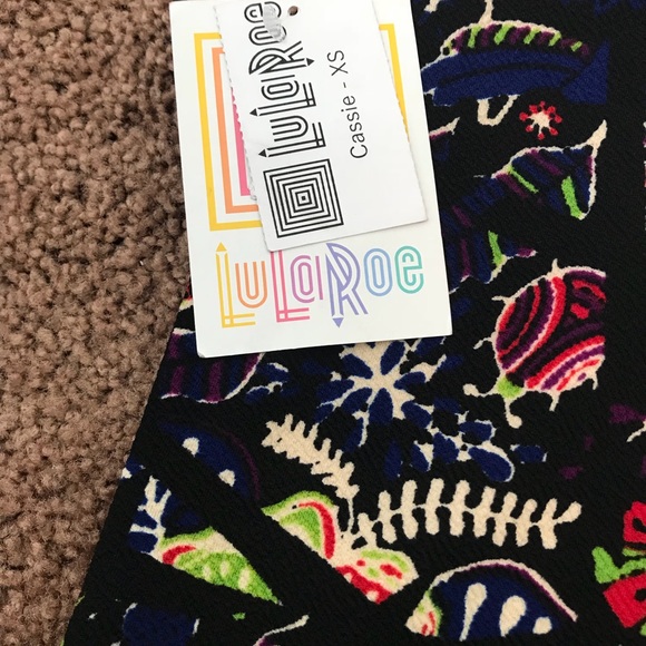 LULAROE XS CASSIE PENCIL SKIRT - Picture 3 of 4